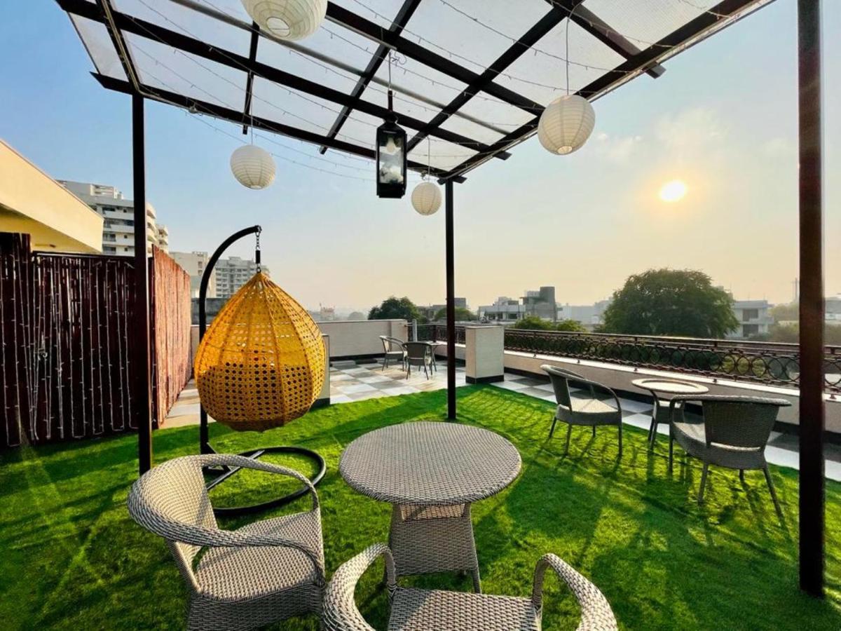 Bluo Studio4 Golf Course Road - Gym, Balcony, Lift 古尔冈 外观 照片