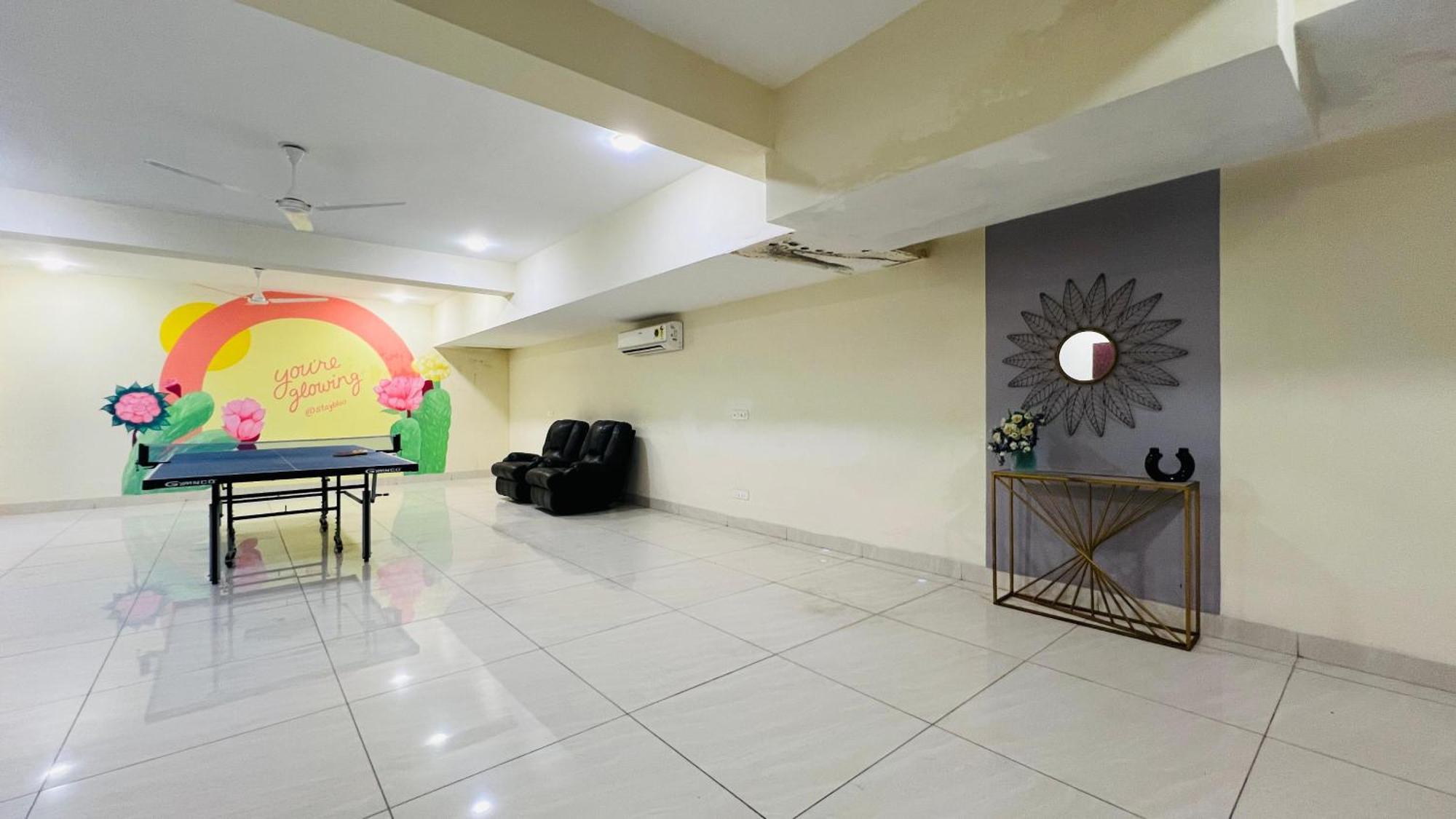 Bluo Studio4 Golf Course Road - Gym, Balcony, Lift 古尔冈 外观 照片