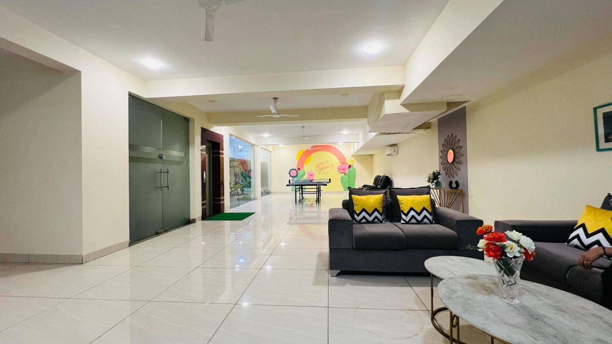 Bluo Studio4 Golf Course Road - Gym, Balcony, Lift 古尔冈 外观 照片